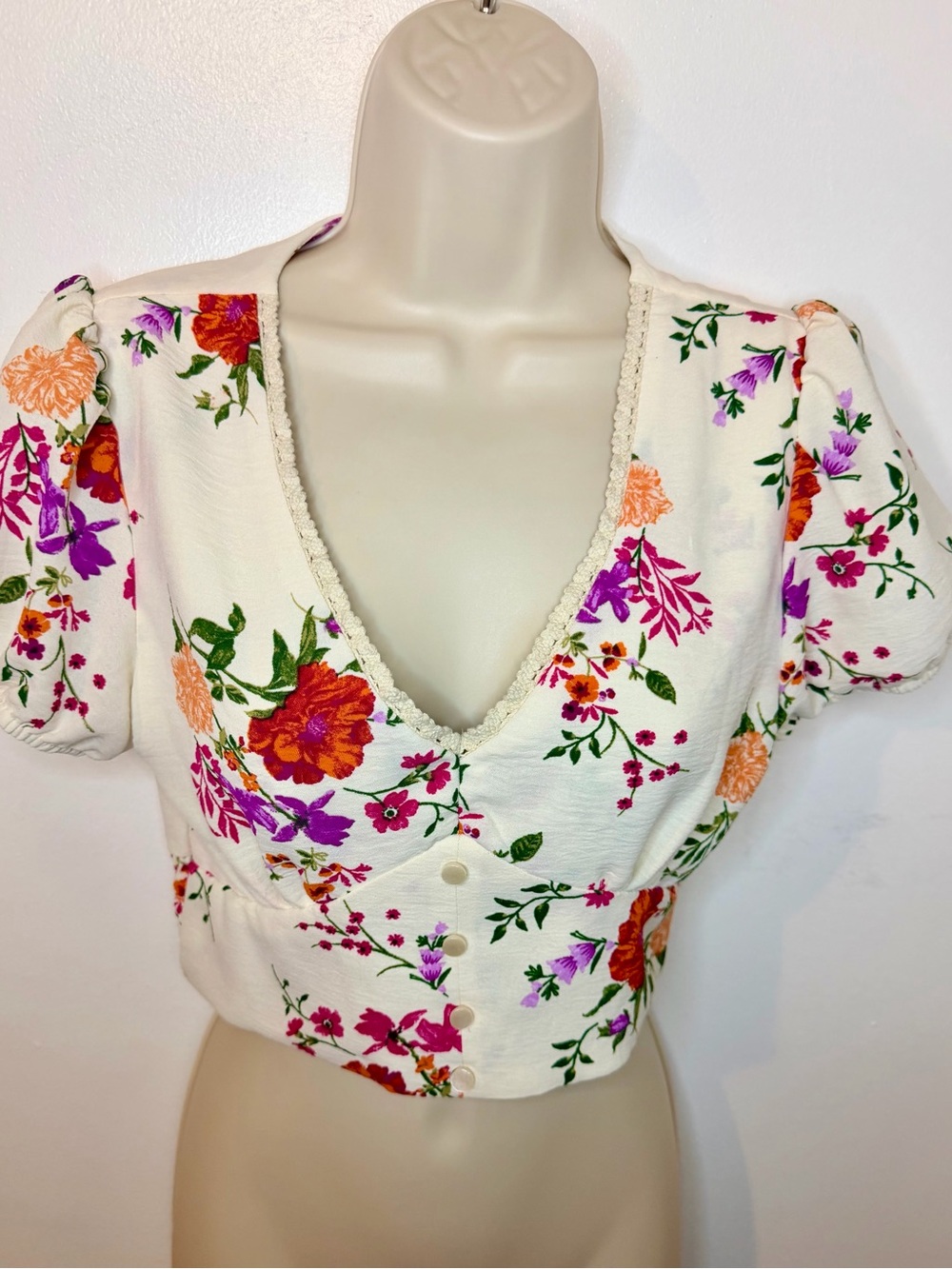 Monteau Los Angeles Floral Crop Top Size S Puff Sleeve V-Neck Cottagecore - Picture 3 of 9